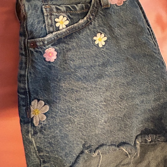 COPY - Old Navy Jean Shorts With Flower and Sun Stitching - Picture 5 of 6